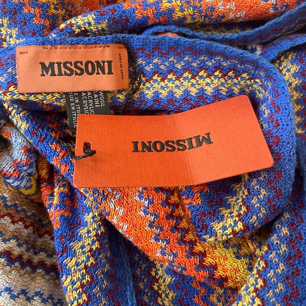 Last Piece!!! Made In Italy Wool Patterned Poncho from MISSONI - Picture 5 of 9
